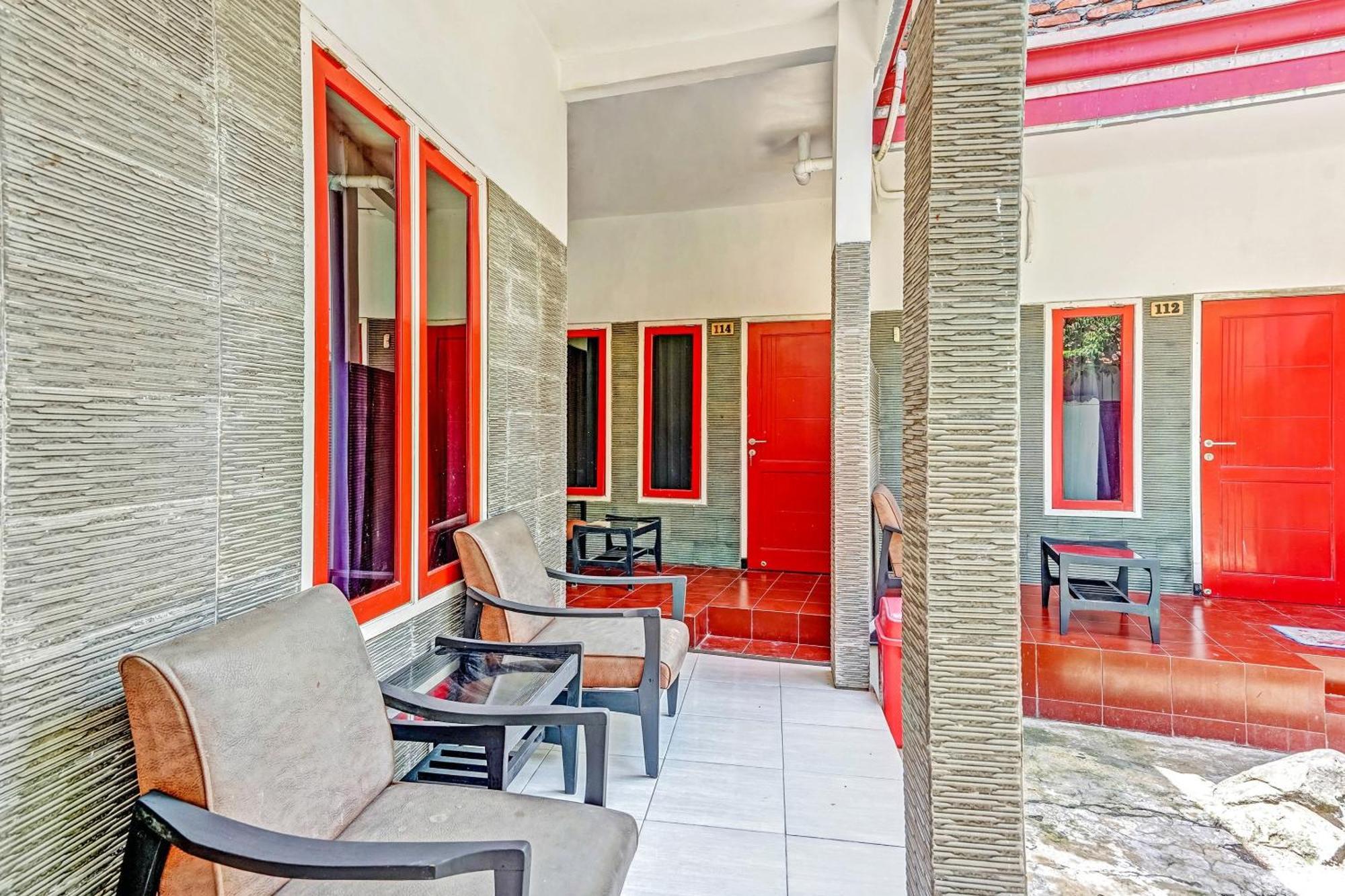 Hotel Kalimantan 泗水 外观 照片